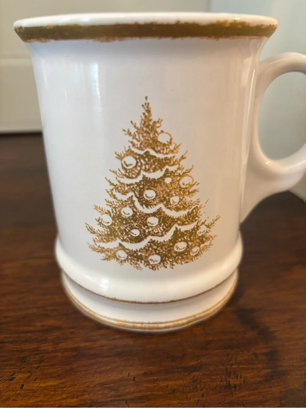 Williams Sonoma Christmas Tree Coffee Mug White Porcelain Metallic Gold Tree
